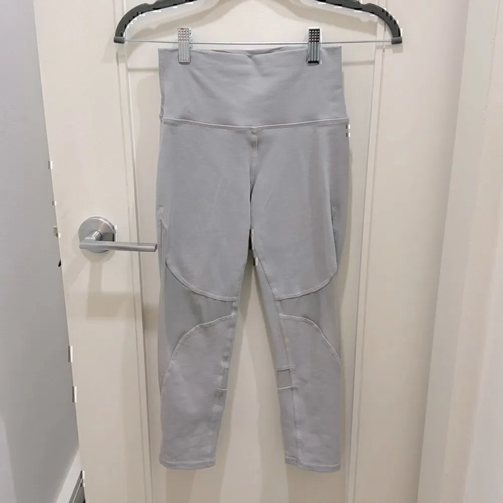 Alo Yoga Leggings- Crop Light Gray with Mesh Detailing Size XXS